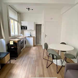 Proche Grands Boulevard 4p Apartment